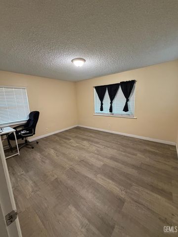 3017 Barnett Street, Bakersfield, CA 93308