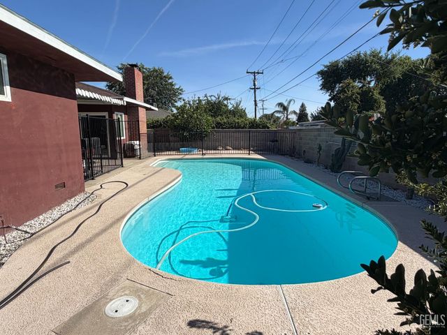 3017 Barnett Street, Bakersfield, CA 93308