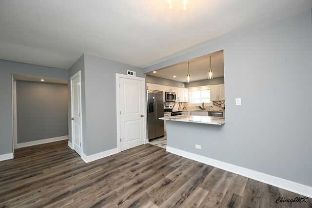 9381 Bay Colony Drive 3S, Des Plaines, IL 60016