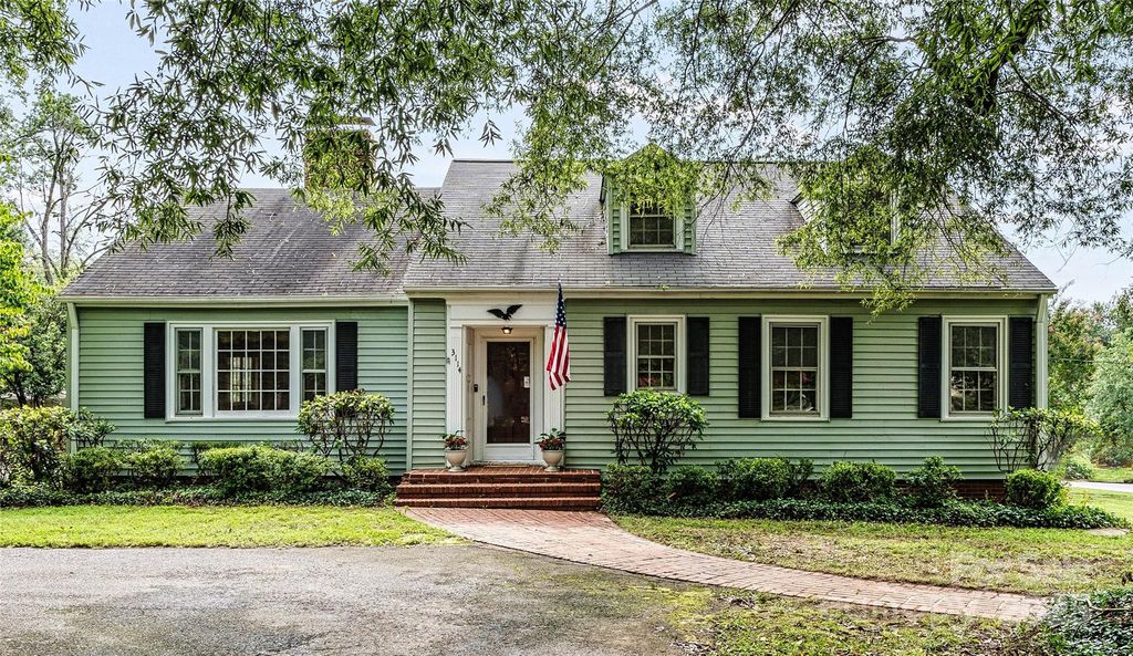 3114 N Center Street, Hickory, NC 28601