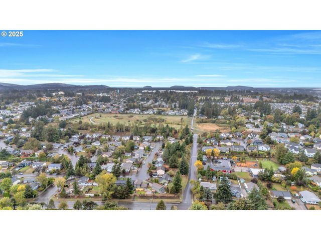 2154 Se SANDY Ct, Troutdale, OR 97060