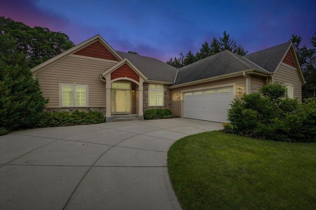 W238N7214 Michele LANE, Sussex, WI 53089