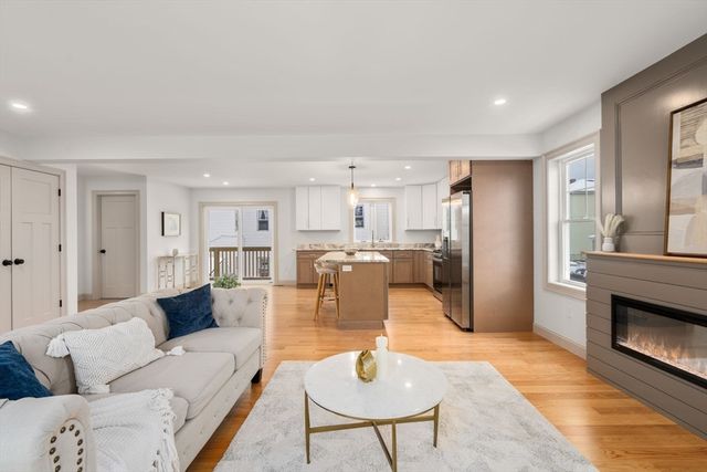 2 Lodi St A, Worcester, MA 01608