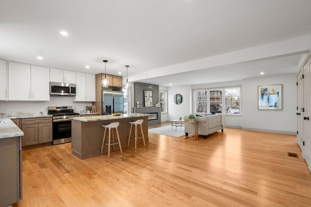 2 Lodi St A, Worcester, MA 01608