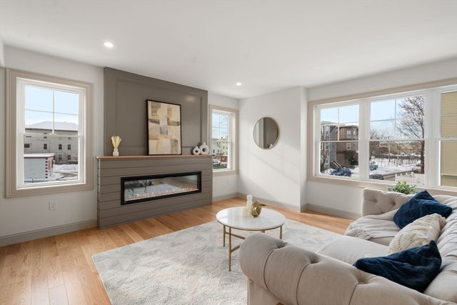 2 Lodi St A, Worcester, MA 01608