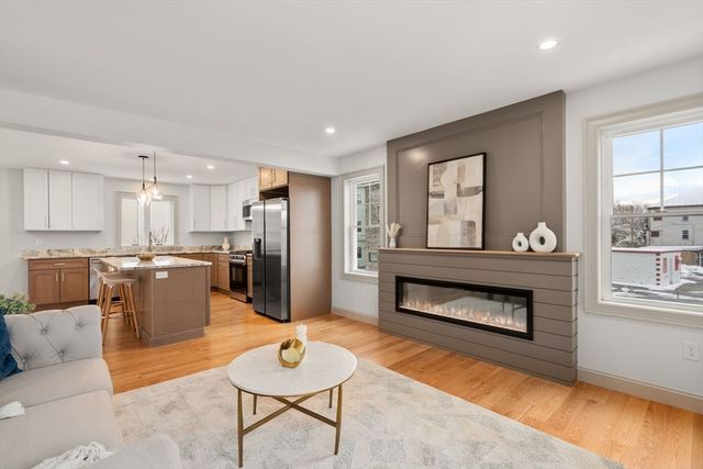 2 Lodi St A, Worcester, MA 01608