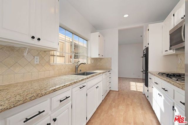 2205 S Bentley Avenue 301, Los Angeles, CA 90064