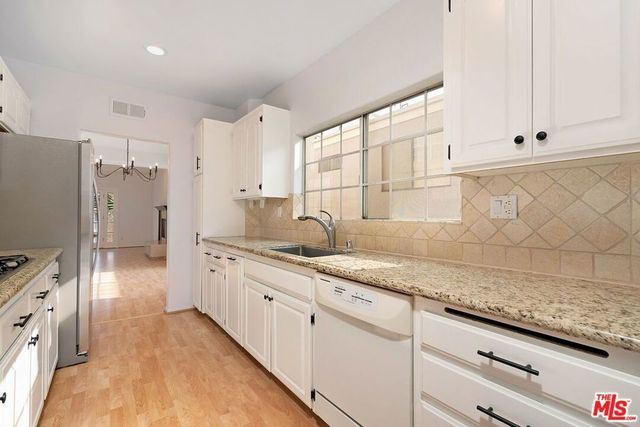 2205 S Bentley Avenue 301, Los Angeles, CA 90064