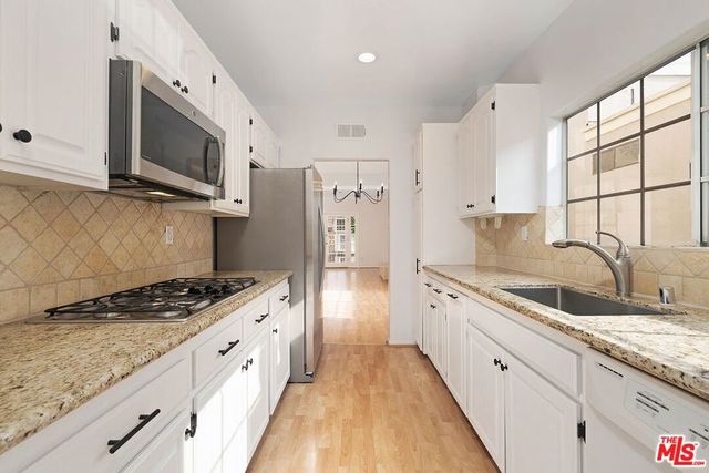 2205 S Bentley Avenue 301, Los Angeles, CA 90064