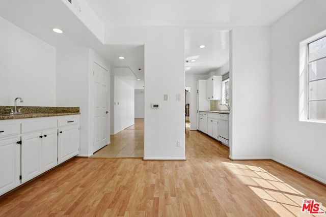 2205 S Bentley Avenue 301, Los Angeles, CA 90064