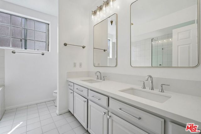 2205 S Bentley Avenue 301, Los Angeles, CA 90064