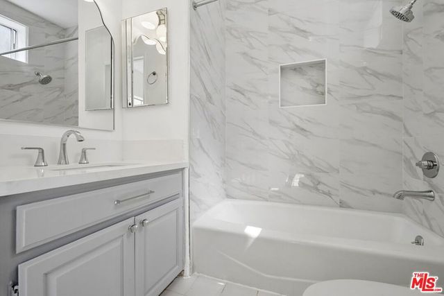 2205 S Bentley Avenue 301, Los Angeles, CA 90064