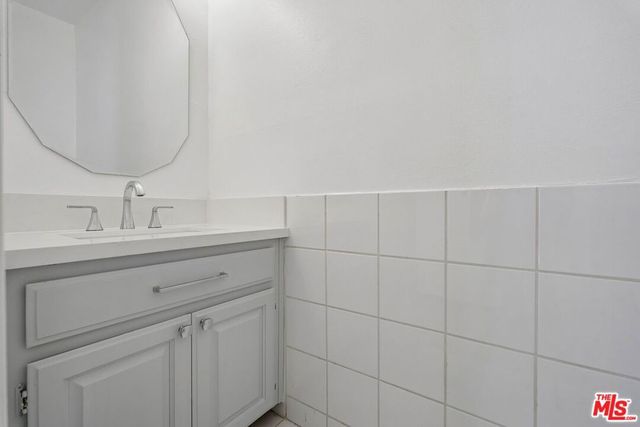 2205 S Bentley Avenue 301, Los Angeles, CA 90064