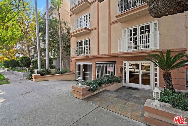 2205 S Bentley Avenue 301, Los Angeles, CA 90064