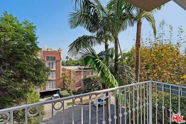 2205 S Bentley Avenue 301, Los Angeles, CA 90064