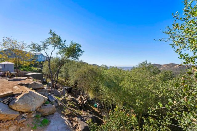 300 Thornton Dr 4, El Cajon, CA 92021