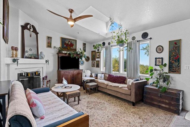 300 Thornton Dr 4, El Cajon, CA 92021