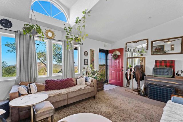 300 Thornton Dr 4, El Cajon, CA 92021