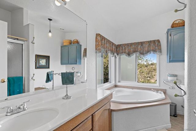 300 Thornton Dr 4, El Cajon, CA 92021