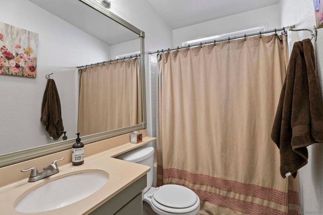 300 Thornton Dr 4, El Cajon, CA 92021