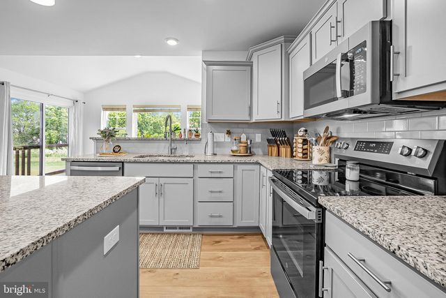 3600 PEBBLE RUN DR, Dover, PA 17315