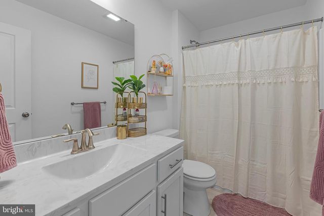 3600 PEBBLE RUN DR, Dover, PA 17315