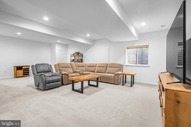 3600 PEBBLE RUN DR, Dover, PA 17315