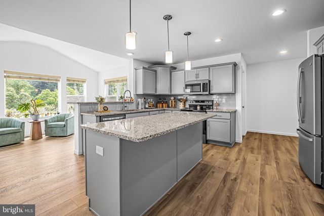 3600 PEBBLE RUN DR, Dover, PA 17315