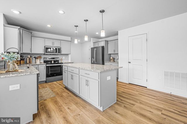 3600 PEBBLE RUN DR, Dover, PA 17315