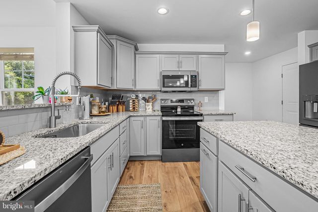 3600 PEBBLE RUN DR, Dover, PA 17315