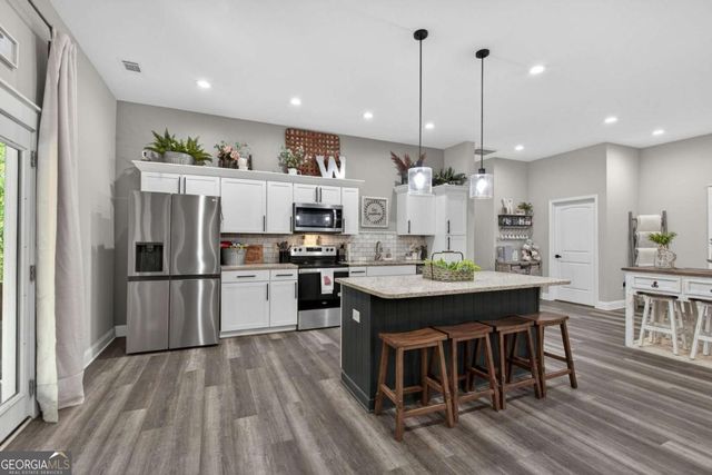 366 Orchard Way SE, Calhoun, GA 30701
