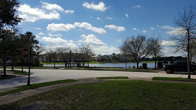 26 East Shore Dr, The Woodlands, TX 77380