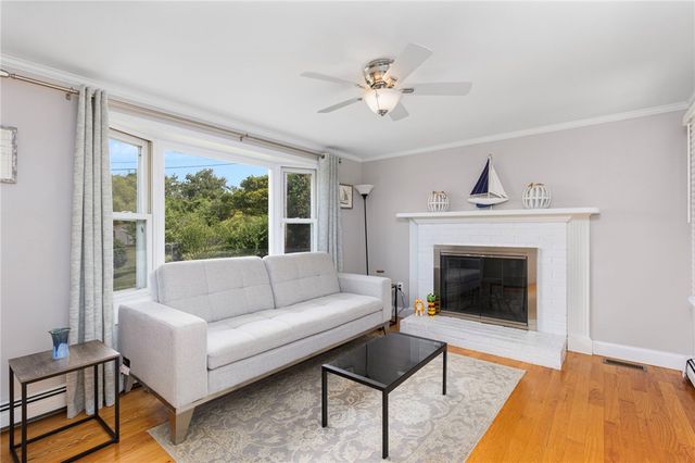 4 Maloney Lane, Middletown, RI 02842