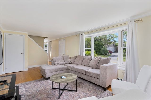 4 Maloney Lane, Middletown, RI 02842