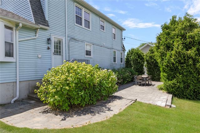4 Maloney Lane, Middletown, RI 02842