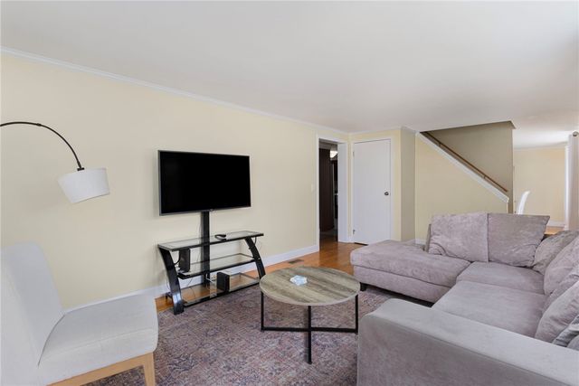 4 Maloney Lane, Middletown, RI 02842