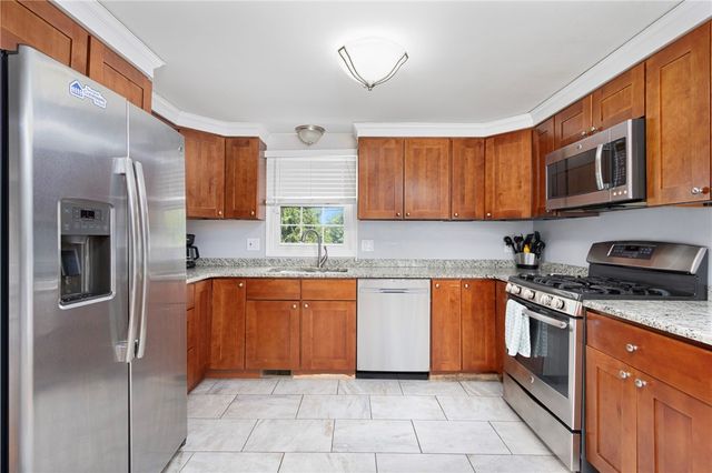 4 Maloney Lane, Middletown, RI 02842