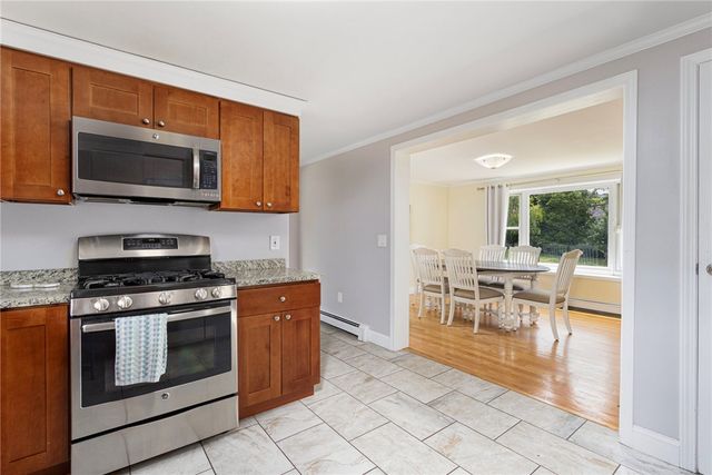 4 Maloney Lane, Middletown, RI 02842