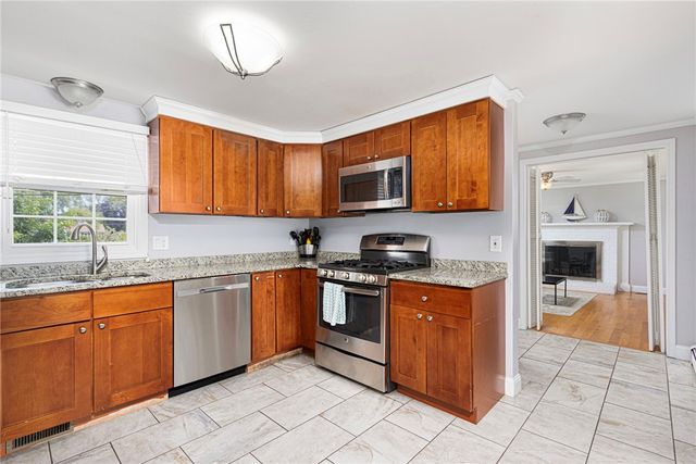 4 Maloney Lane, Middletown, RI 02842