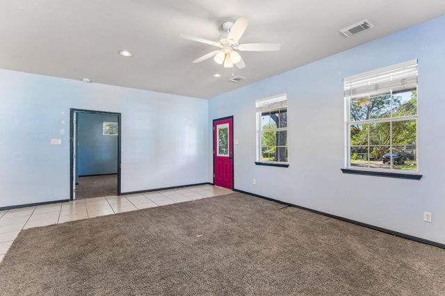 401 Rivers ST, Smithville, TX 78957