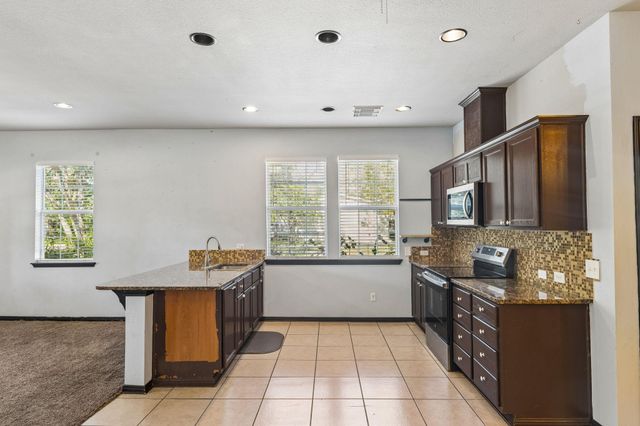 401 Rivers ST, Smithville, TX 78957