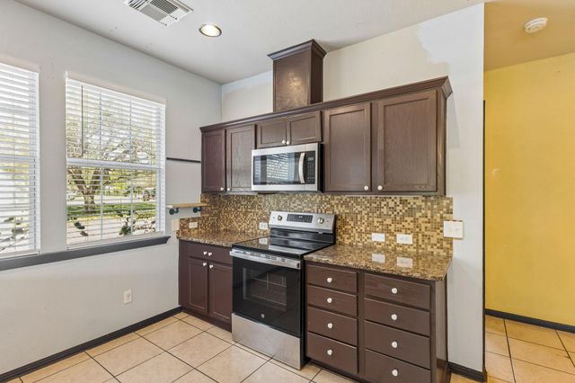 401 Rivers ST, Smithville, TX 78957