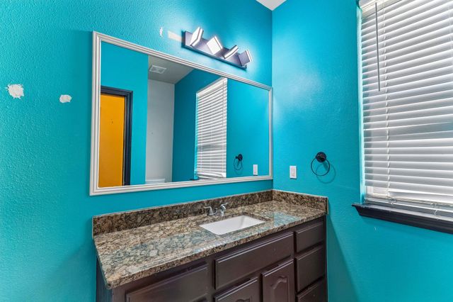 401 Rivers ST, Smithville, TX 78957