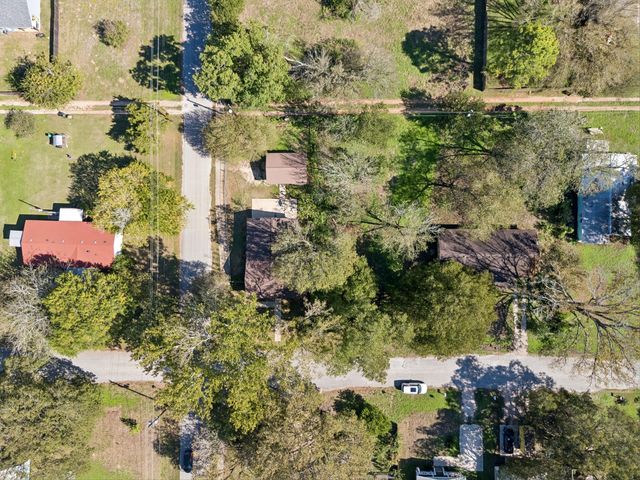 401 Rivers ST, Smithville, TX 78957