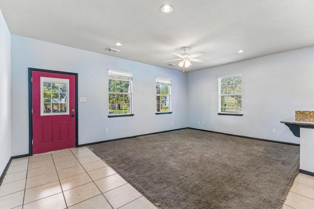 401 Rivers ST, Smithville, TX 78957