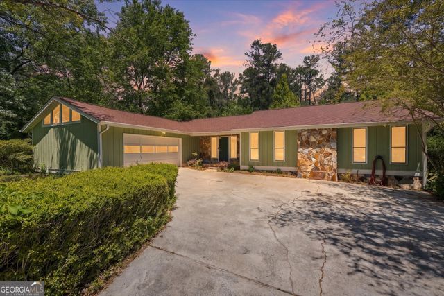 110 Lake Terrace Court, Carrollton, GA 30117
