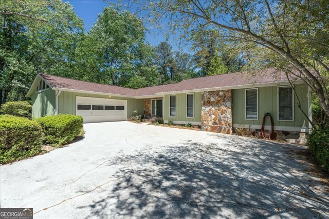 110 Lake Terrace Court, Carrollton, GA 30117