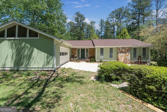 110 Lake Terrace Court, Carrollton, GA 30117