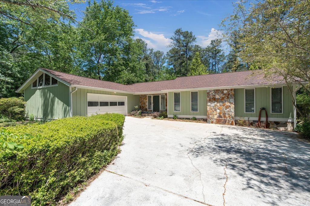 110 Lake Terrace Court, Carrollton, GA 30117