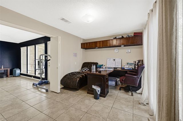 7714 Rolling Fork Lane, Houston, TX 77040